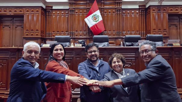 Congresistas del Partido Morado se unen con Héctor Acuña para formar la nueva bancada ‘Integridad y Desarrollo’